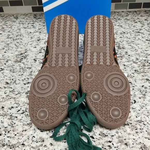 ADIDAS SAMBA LEOPARD OG SNEAKER, WOMENS 9 - Picture 4 of 5
